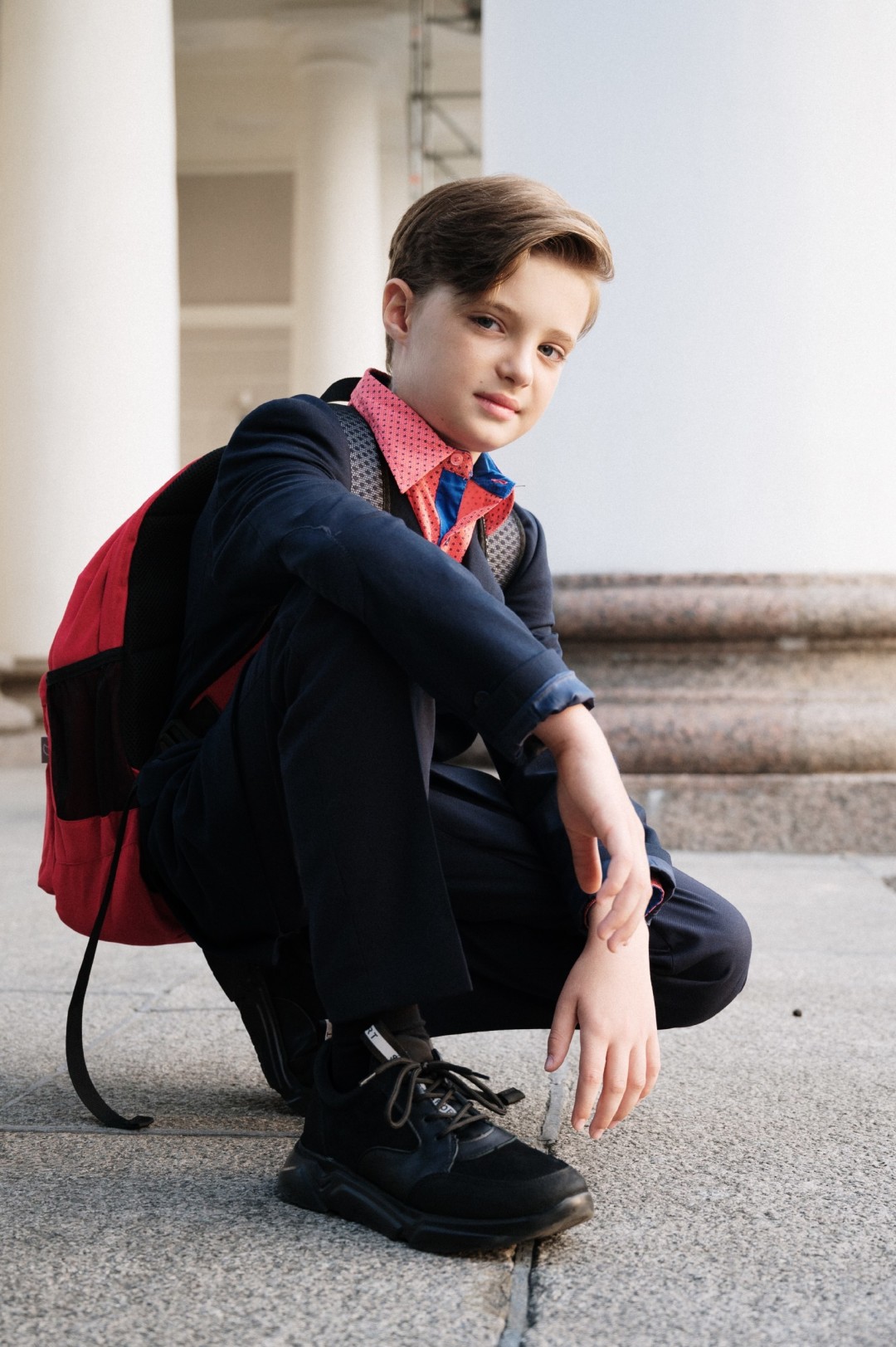 Полуботинки, 3520 руб., рюкзак, 3200 руб.