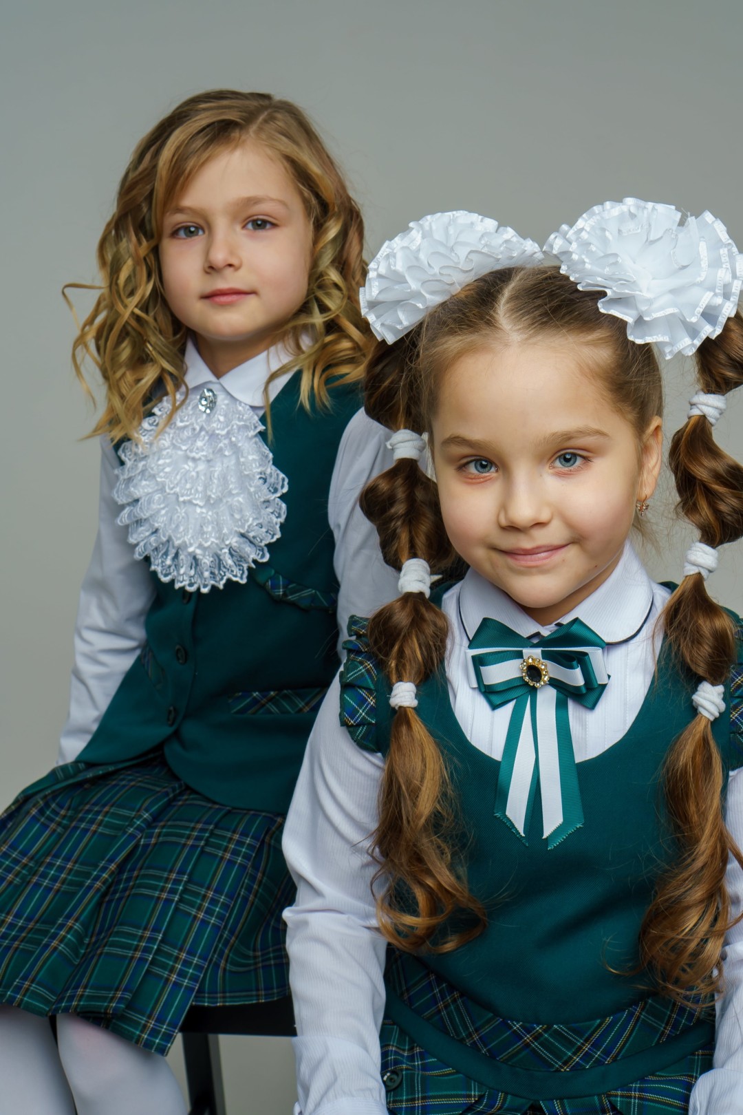 Жилет, 1050 руб. и юбка, 1350 руб. Сарафан, 2250 руб.