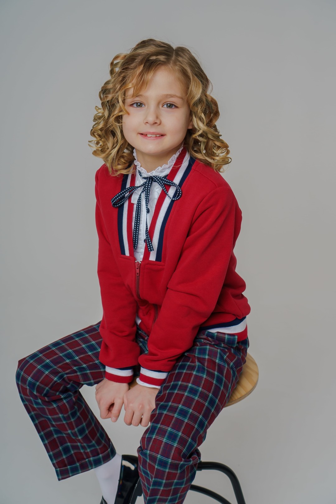 Бомбер, 1400 руб. и брюки, 1450 руб.