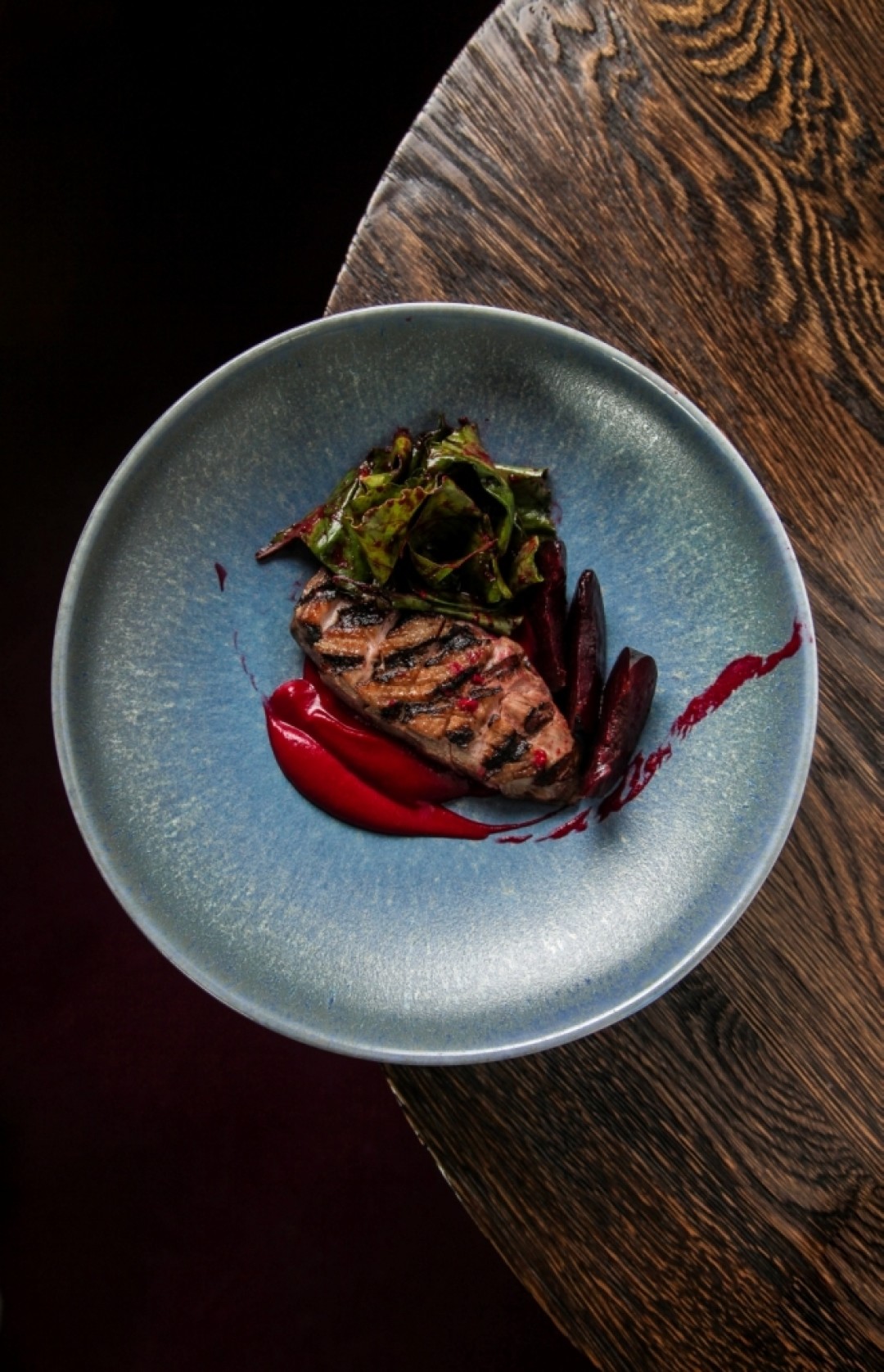 Утиная грудка, слива, молодая свекла и соус из вишни