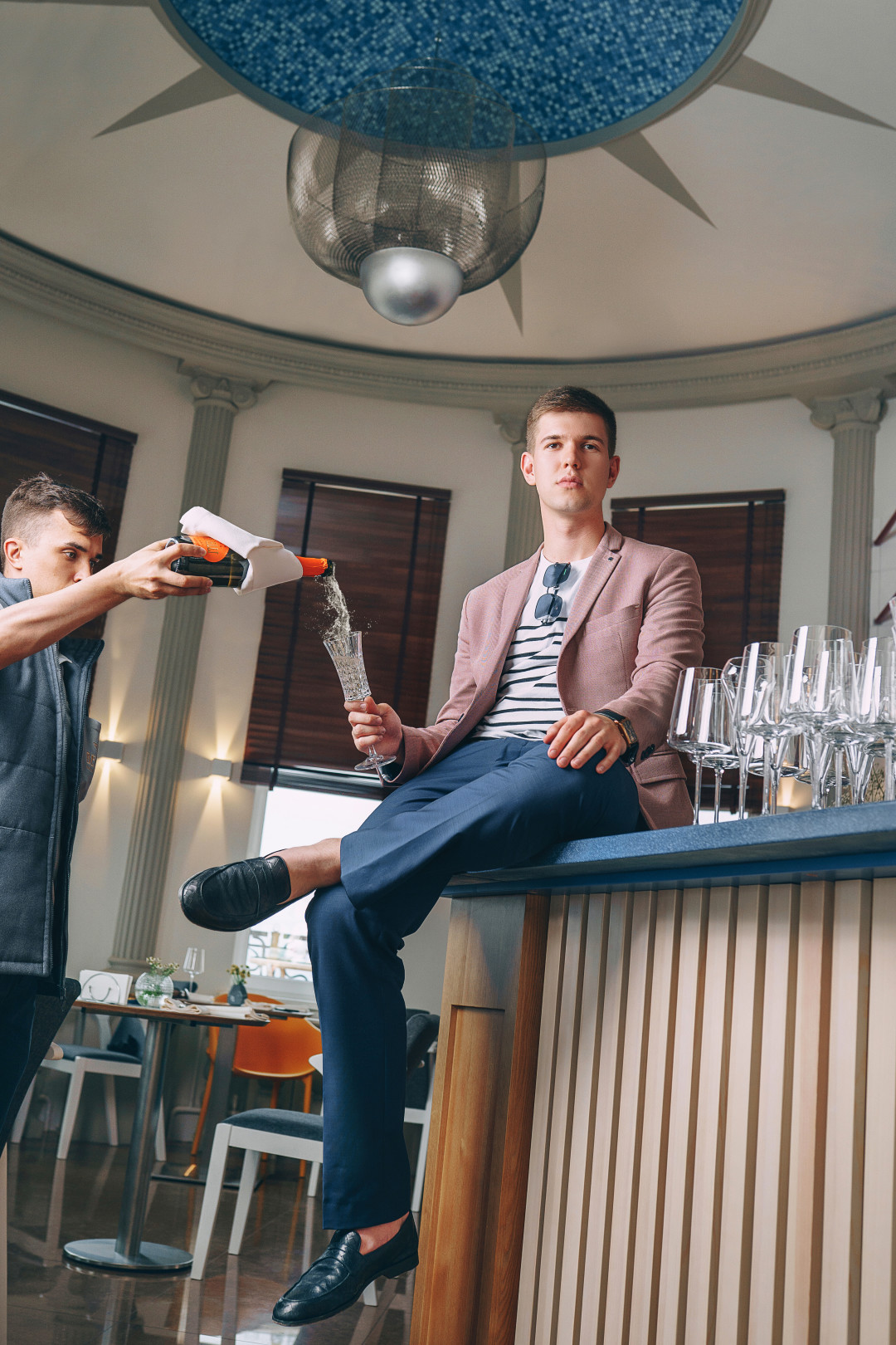 КОНСТАНТИН БУШУЕВ, исполнительный директор ассоциации «Байкальская Виза» ROOFTOP BAR MAYAKOVSKY Очки TOMMY JEANS оптика «Центр Зрения»