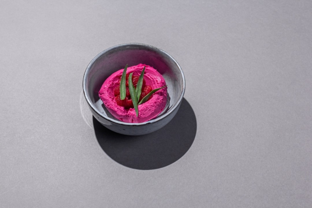 Крем из свекольной карамели с малиной