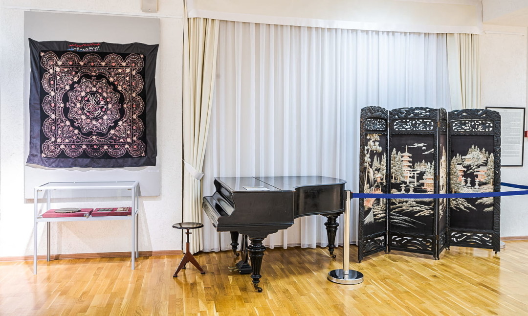 Экспозиция выставки «Искусство стран Востока» в собрании БГХМ им. М. В. Нестерова