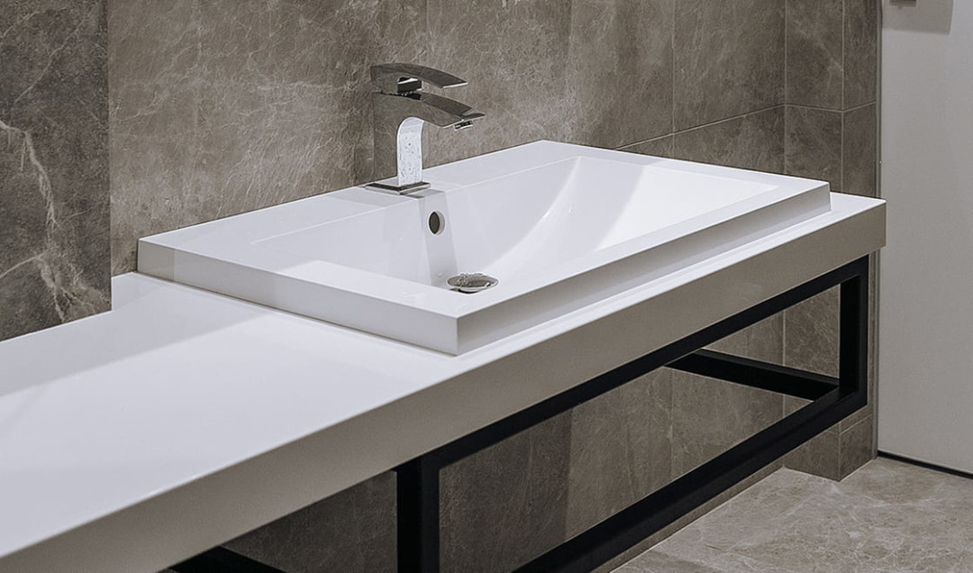 Мебель для ванной сделана на заказ в семейной студии