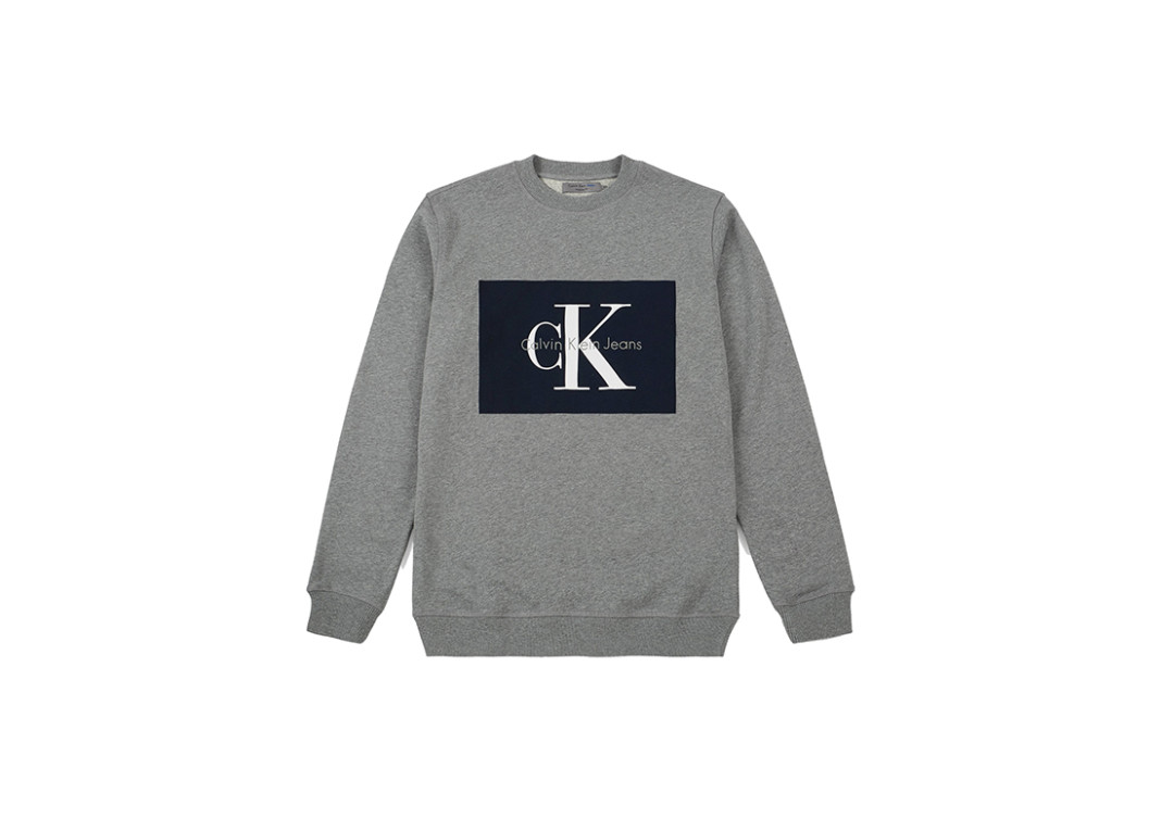 Свитшот Calvin Klein, 7690 руб. (старая цена — 10 990 руб.)