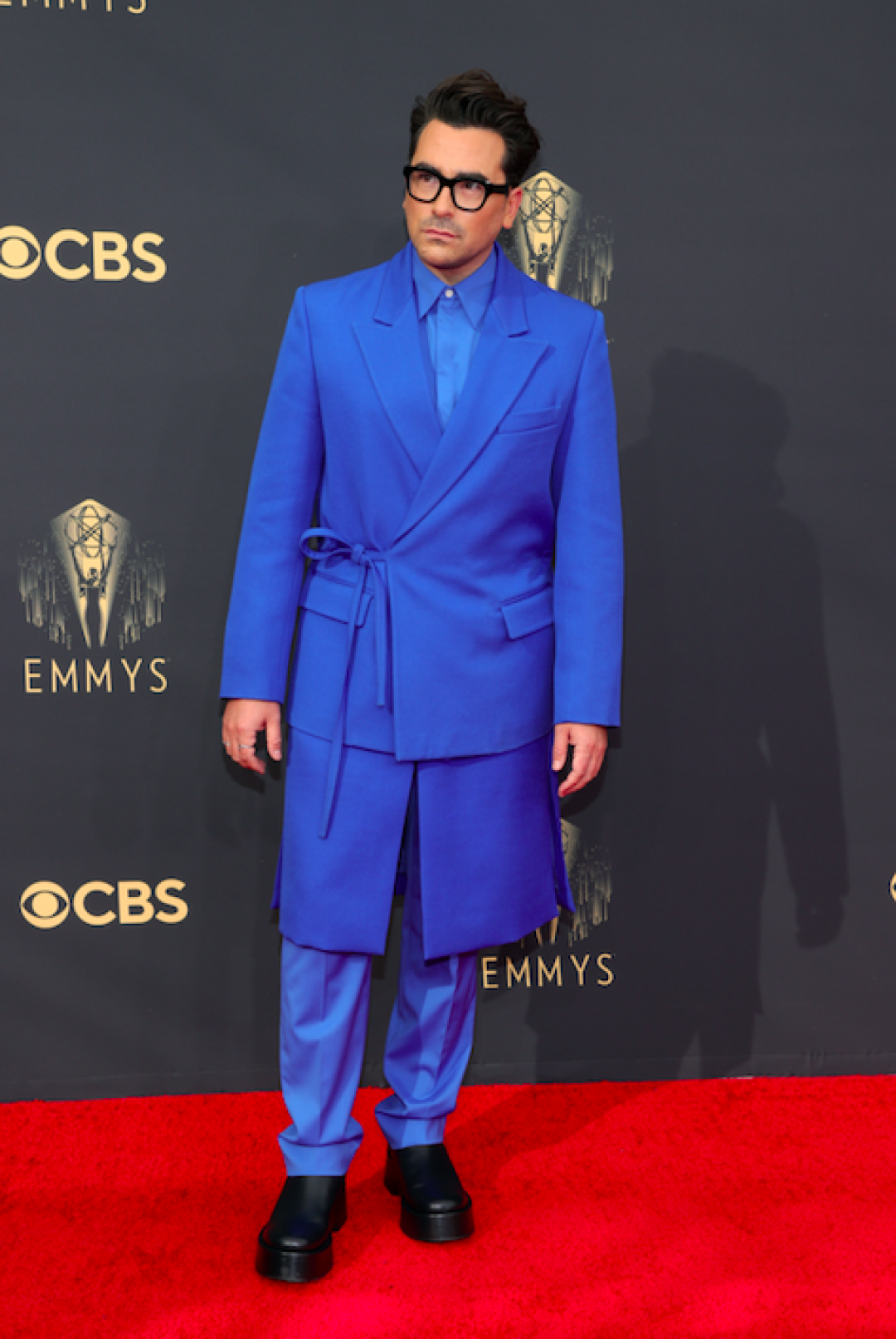 Дэн Леви в Valentino и украшениях Cartier