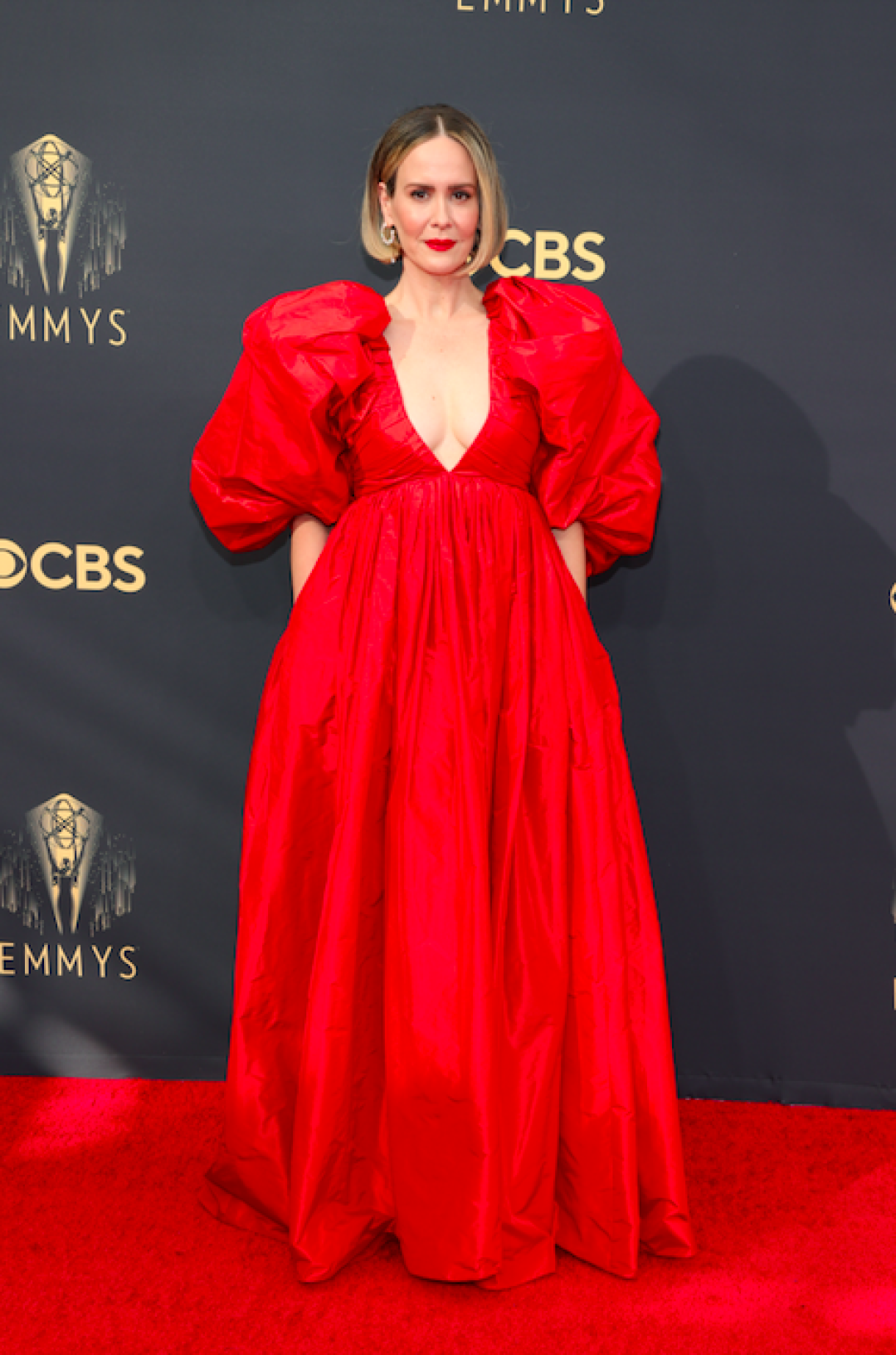 Сара Полсон в Carolina Herrera