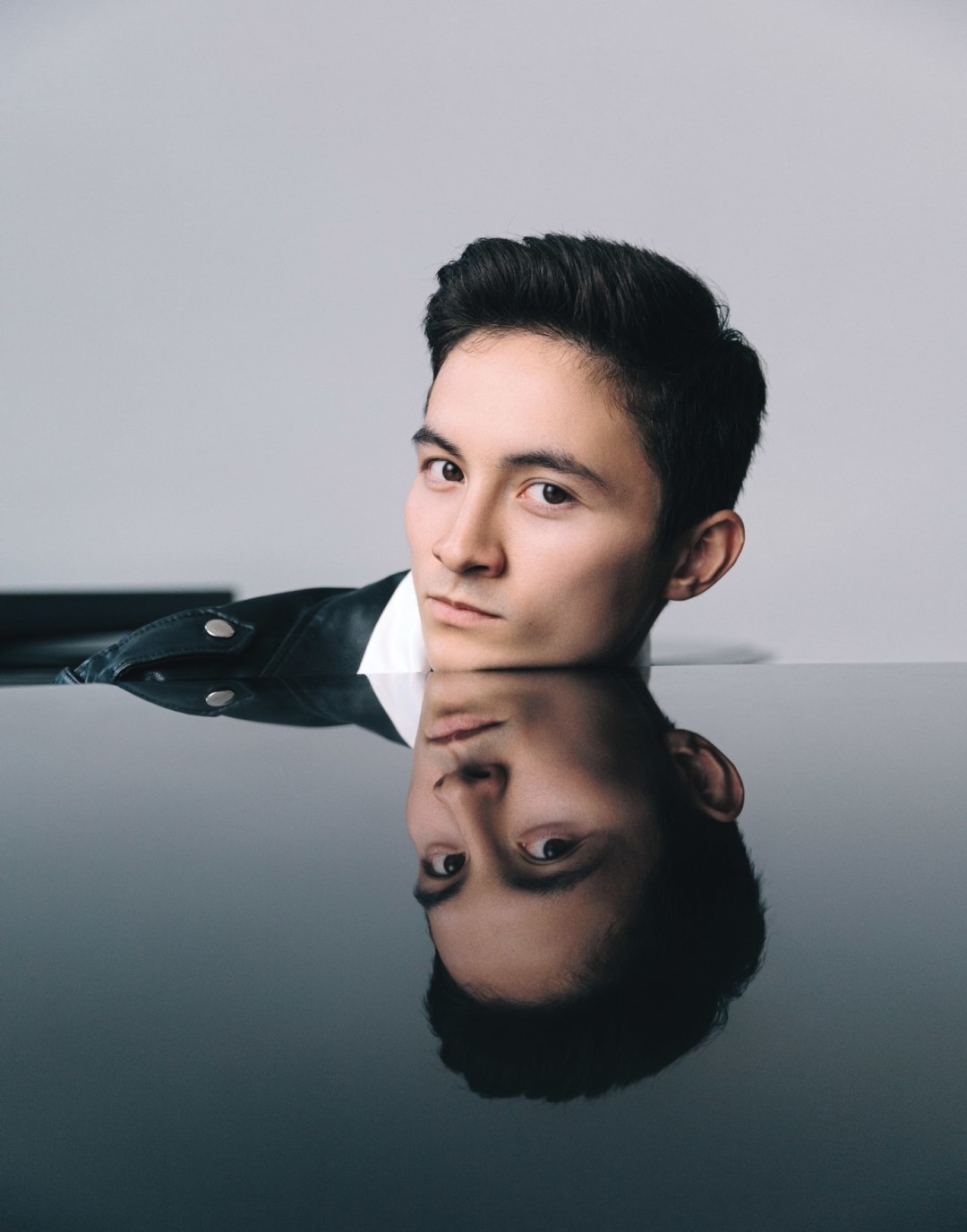 Куртка Saint Laurеnt, рубашка Brioni (все — ДЛТ)