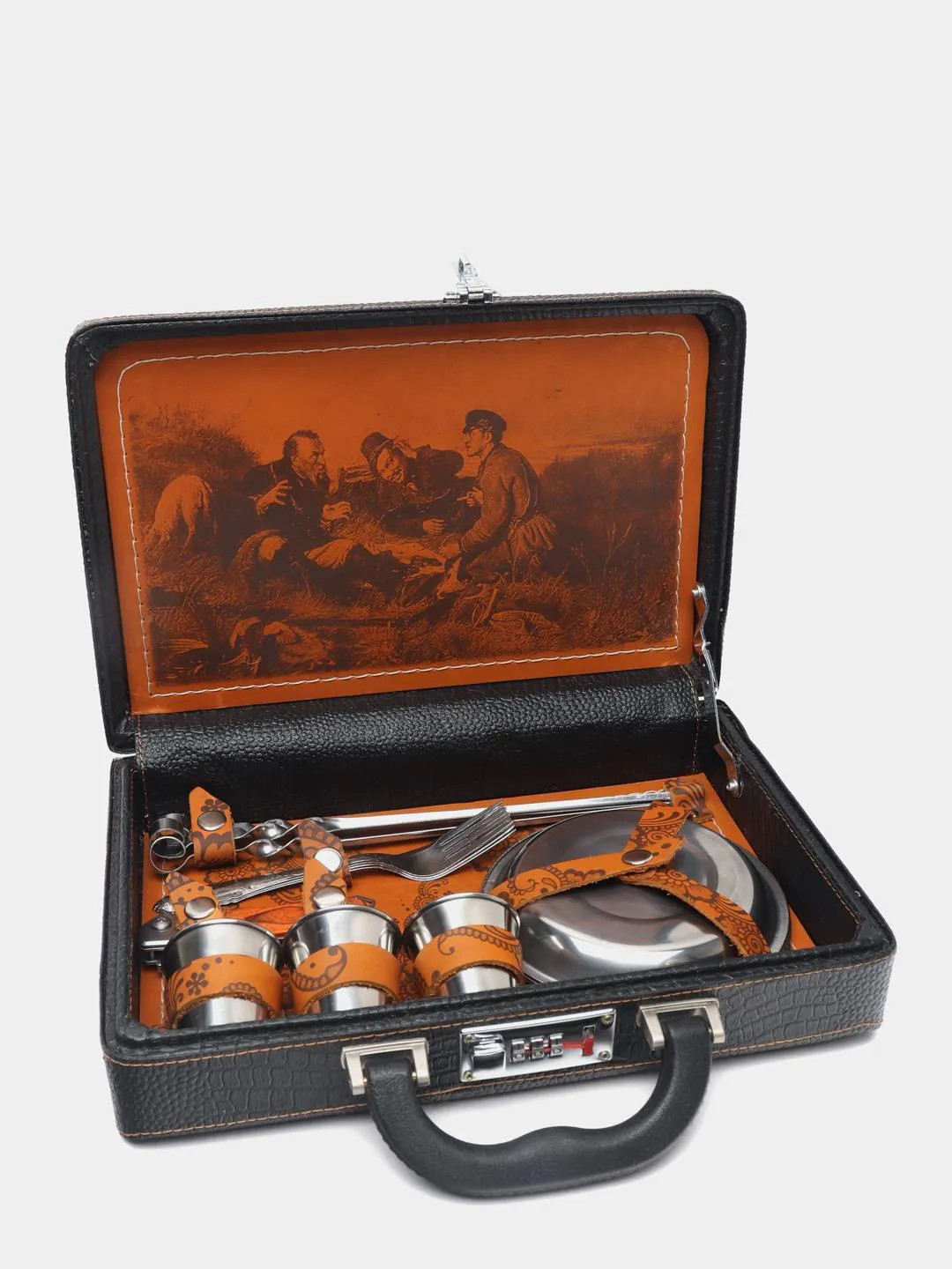 Набор для пикника «Ужин Охотника». Состав: дипломат, вилки, стопка, шампуры, блюда, чехол. 4110 руб.