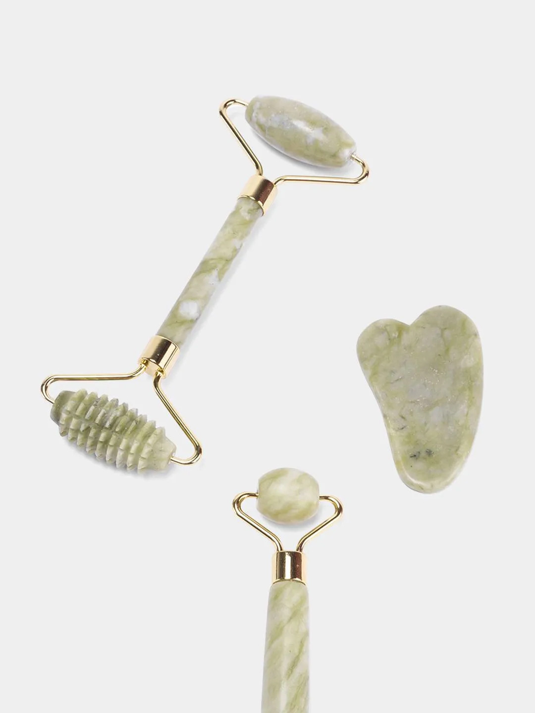 Набор для массажа лица. Состав: роллер, скребок, валик для лица гуаша. 999 руб.