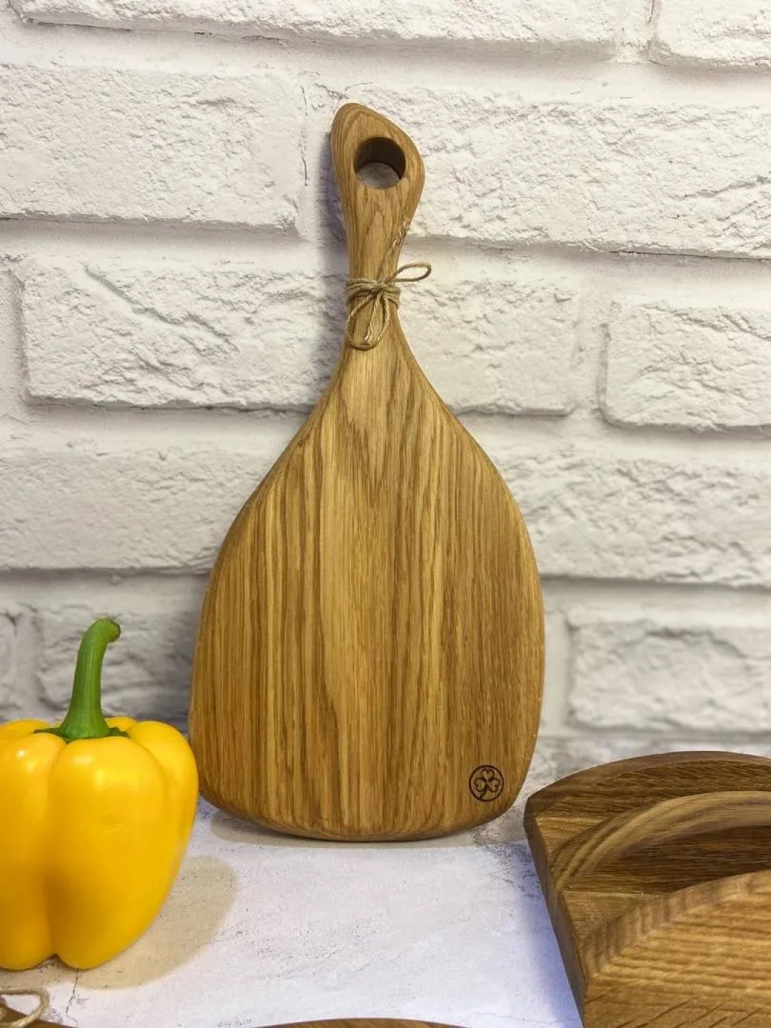 Разделочная доска из массива кавказского дуба. 1300 руб.