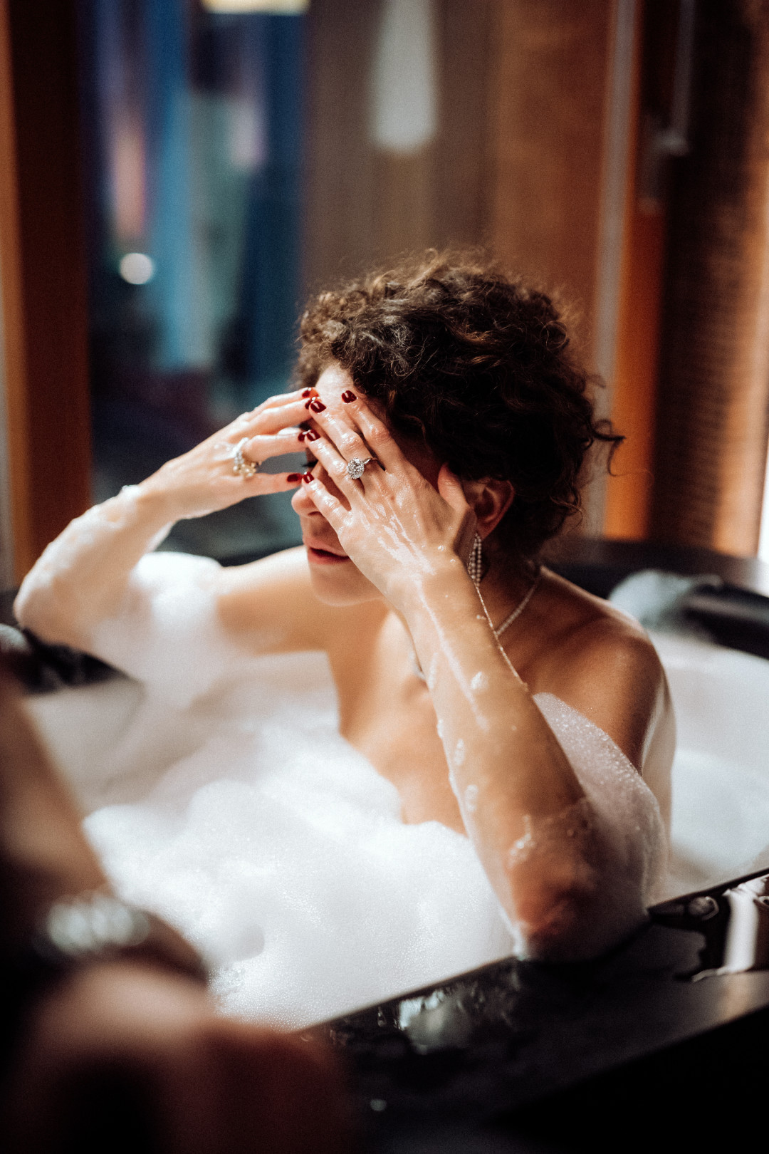 Ксения Раппопорт в серьгах, колье и кольцах Mercury с бриллиантами