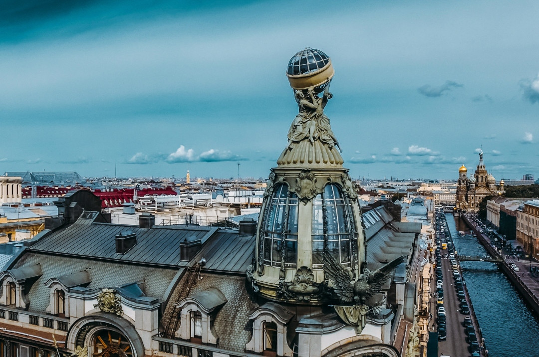 Санкт-Петербург Питер СПБ on Instagram: "Дом Зингера - одно из самых узнаваемых