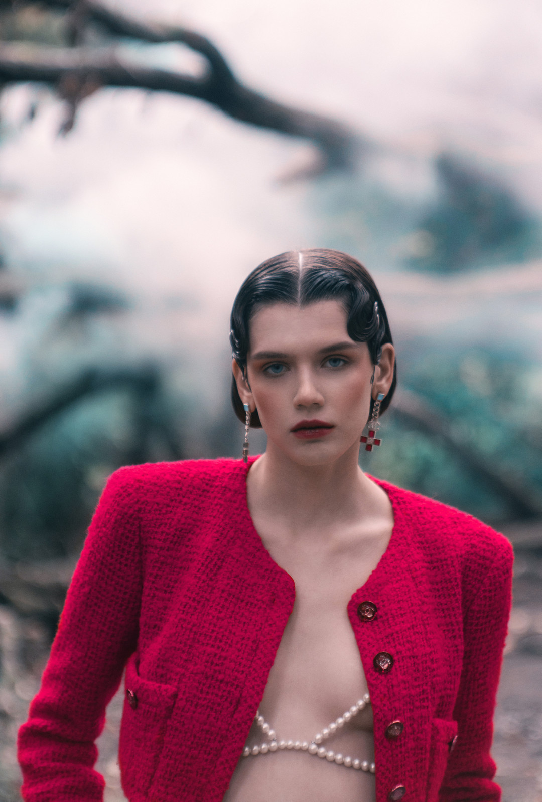 Серьги и пиджак Chanel, бра Petra