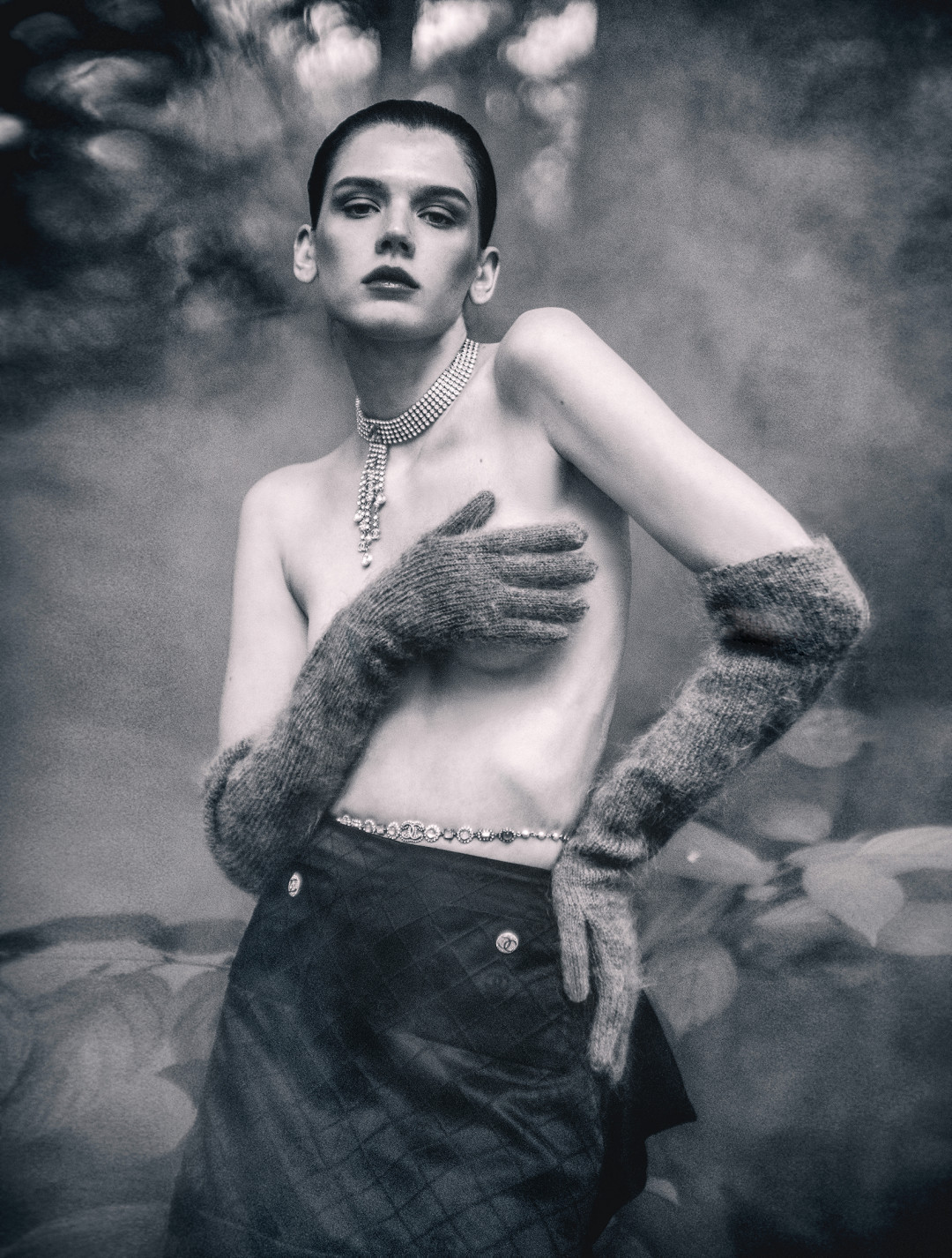 Колье, пояс и юбка Chanel, перчатки M_U_R