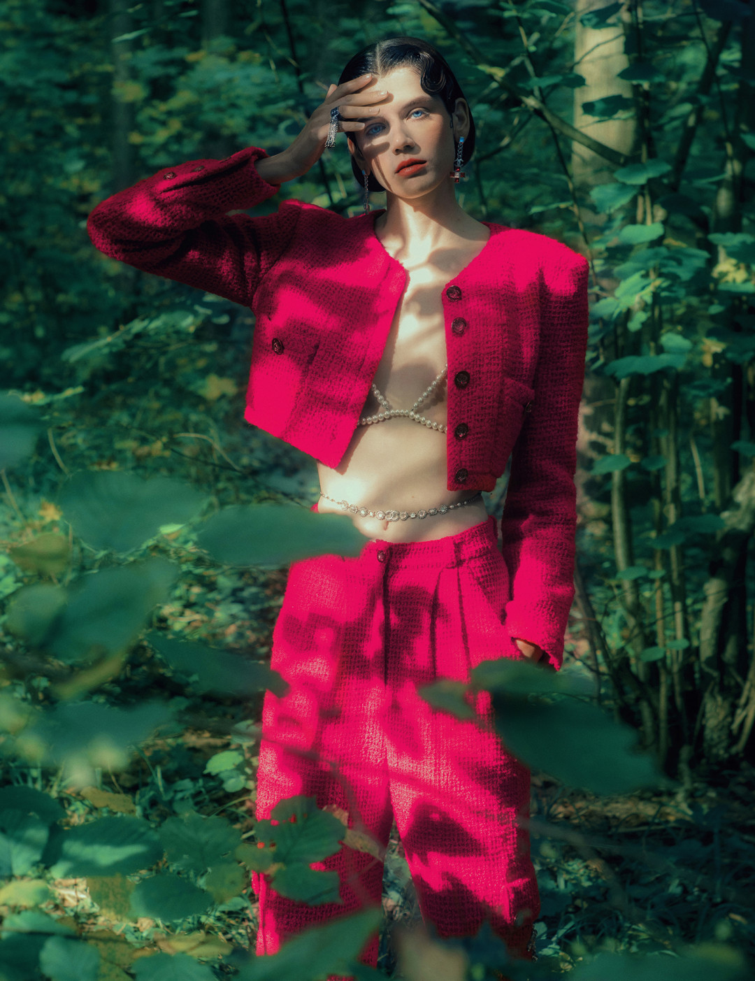 Серьги, кольцо, пояс, пиджак, брюки Chanel, бра Petra