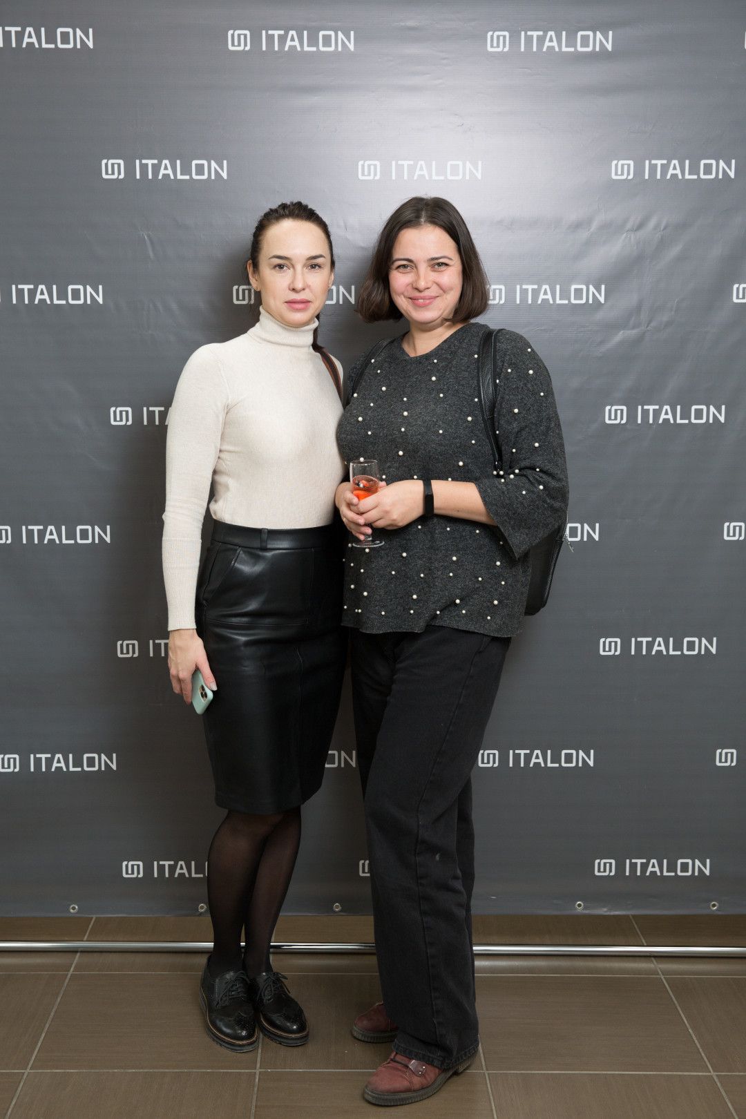 Юлия Логинова, Регина Новичкова