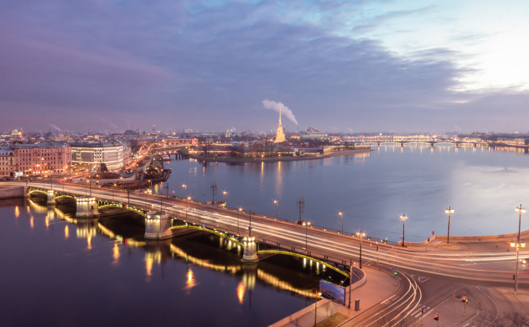 БИРЖЕВОЙ МОСТ ЗАКРЫЛИ ДЛЯ ПЕШЕХОДОВ