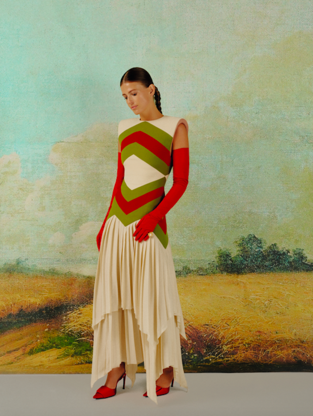 Софья Эрнст. Платье и серьги Gucci, туфли и перчатки Viva Vox