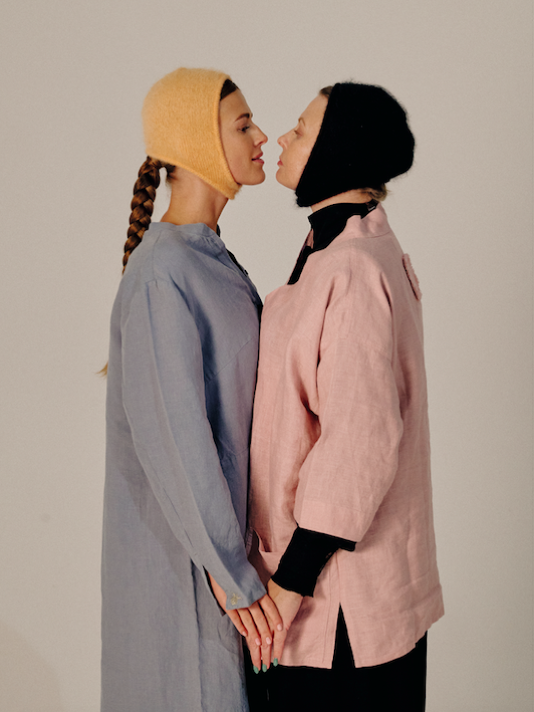 Софья и Исанна в рубашках «ЛюбЛён»