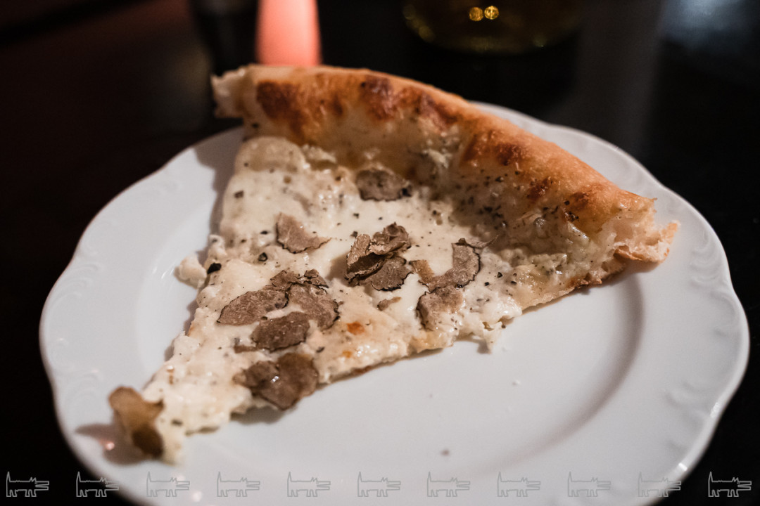 Пицца с черным трюфелем