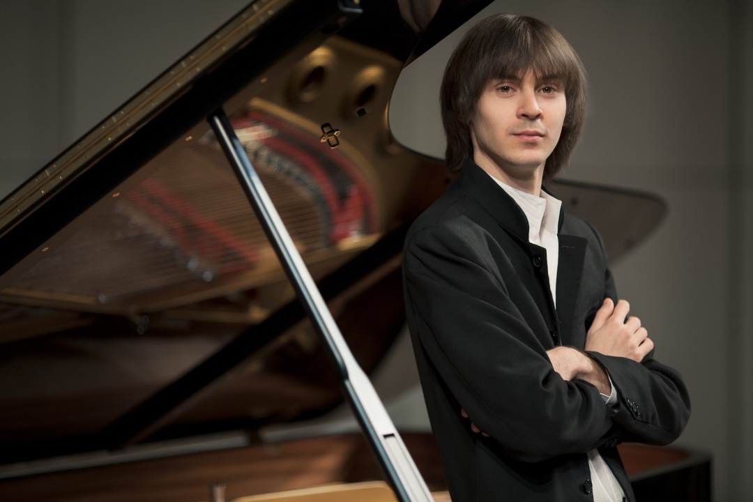 О лауреате множества международных конкурсов Филиппе Копаческом пишут, что его рояль «поет» — это особенность исполнения, доступна далеко не каждому