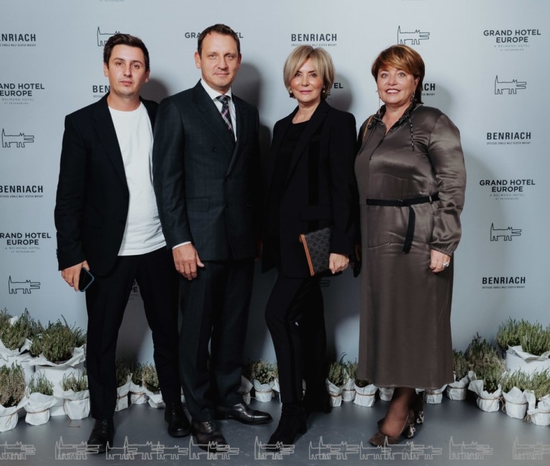 Галина Белоусова, Юлия Пашковская