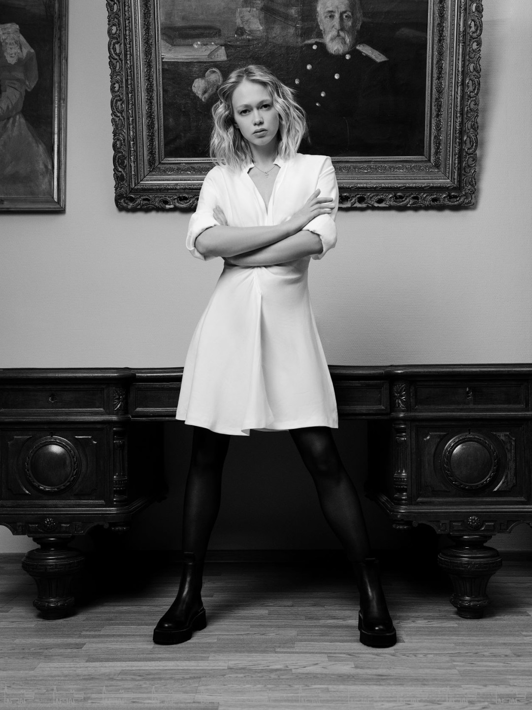 На Ольге: платье Sandro, обувь Maje.