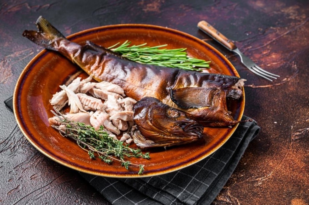 Копченый судак — одна из главных рыб озера Ильмень Фото: shutterstock