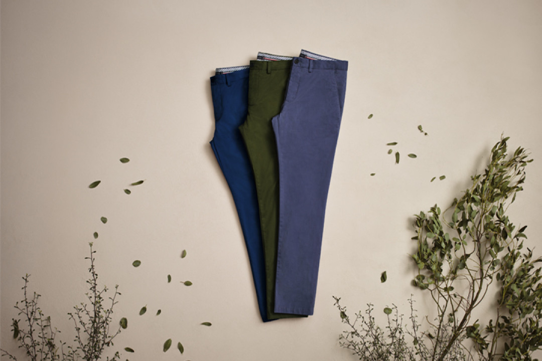 Мужские брюки. Ультрамодные брюки чинос — еще одна базовая вещь мужского гардероба, незаменимая в этом сезоне. В последней коллекции Tommy Hilfiger