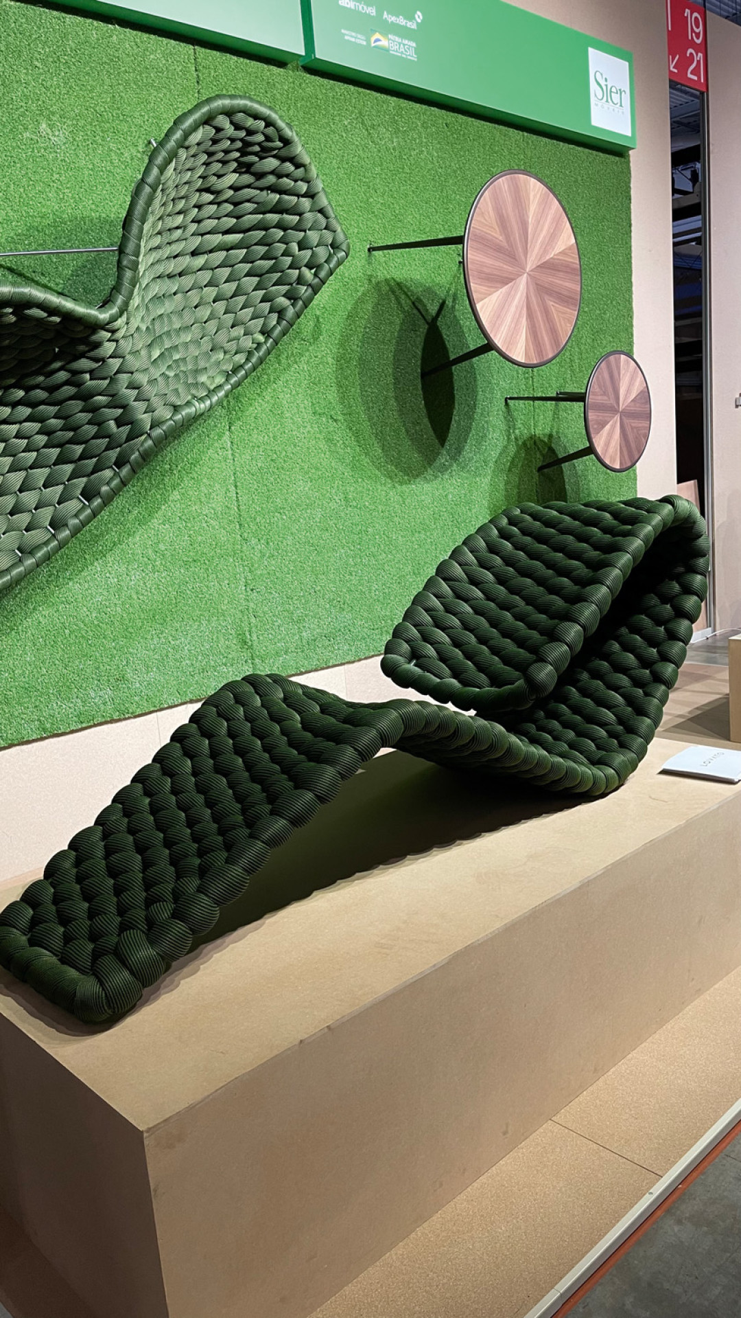 Мебель neo-Tiki Халеда Эль-Мейса