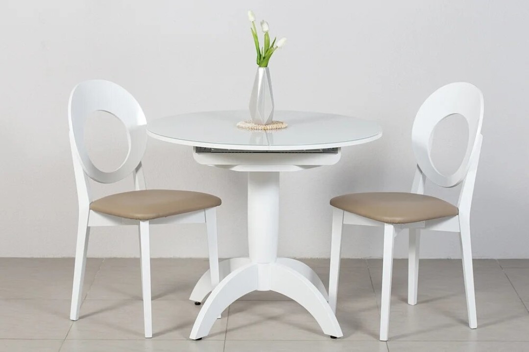 «Уютный дом». Столовая группа: стол «Мехико», 23 660 р.; стул «Эвелина-2», 6 560 р