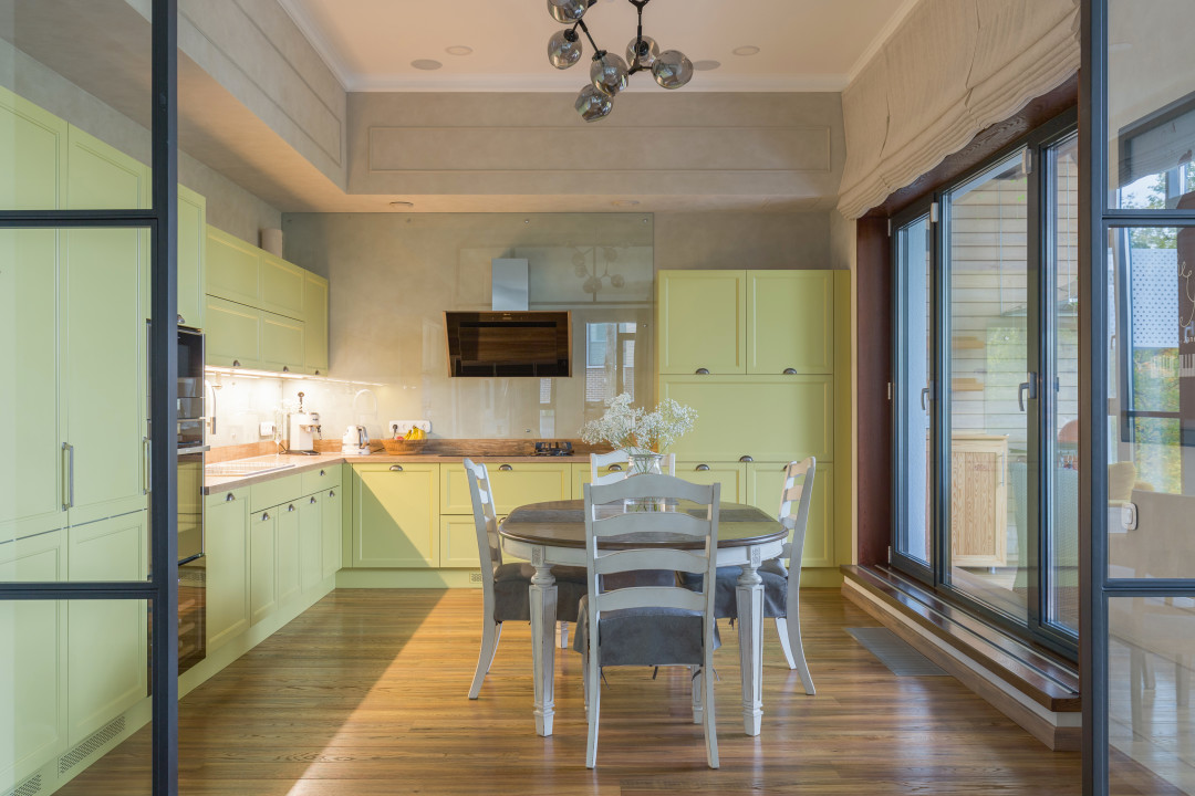 Выход на террасу с кухни и гостиной