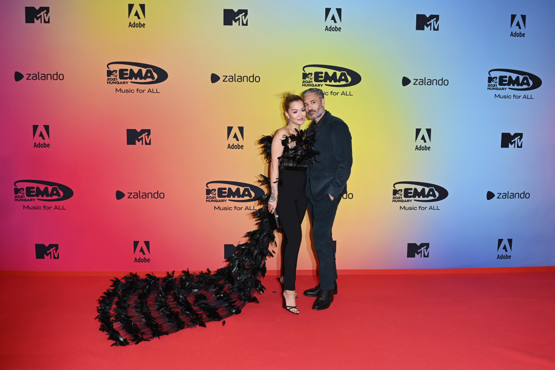 Рита Ора в Jean-Louis Sabaji и Тайка Вайтити