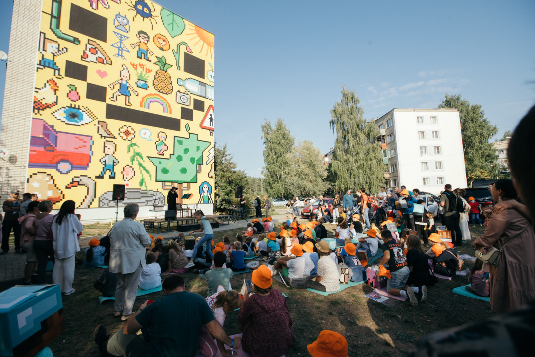 В основе образов мурала «Смайл» - рисунки детей Выксы, созданные вместе с современными художниками
