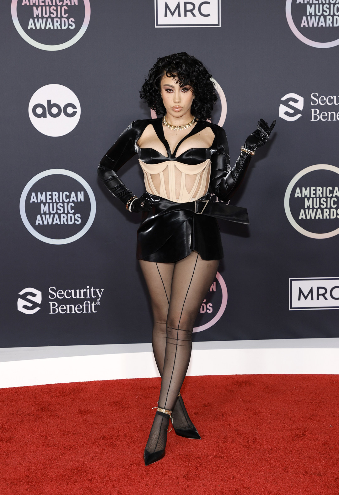 Кали Учис в Mugler