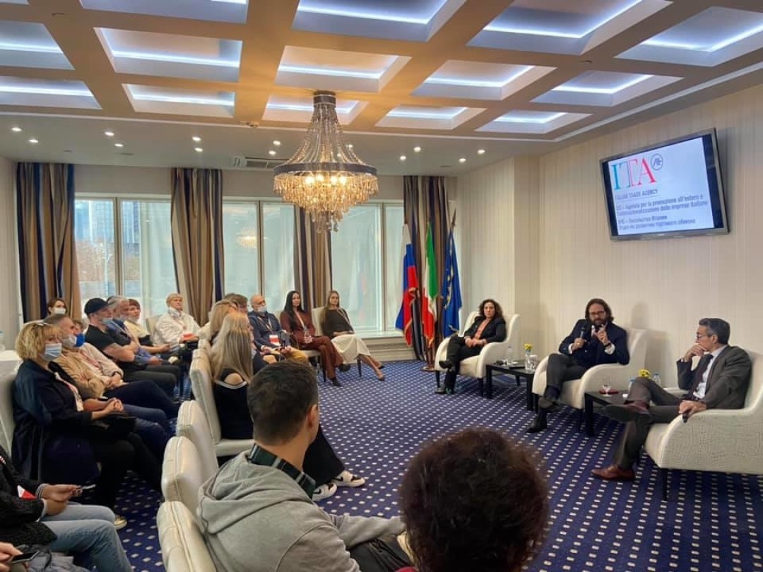 В рамках выставки директор московского представительства Агентства ИЧЕ, Отдела по развитию торгового обмена Посольства Италии в Москве Франческо