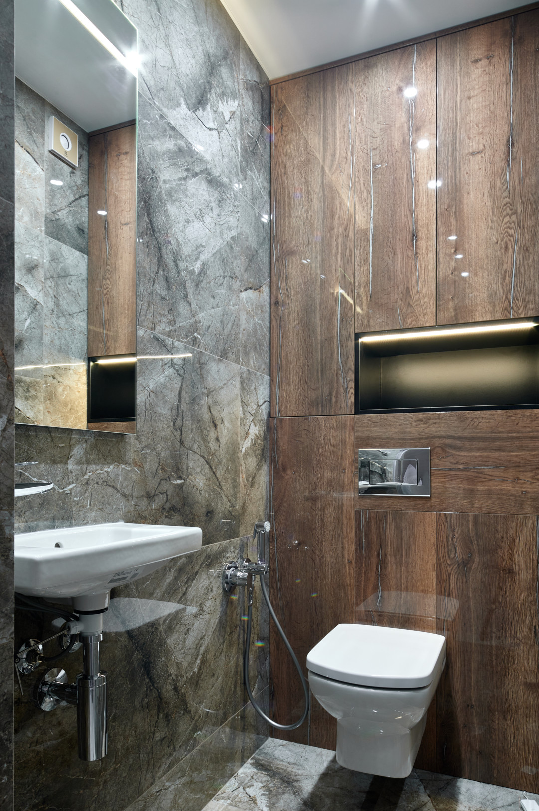 Стильный санфаянс с комфортным сиденьем «микролифт» гармонично дополнен инсталляцией, ROCA ACTIVE DAMA SENSO, сантехника «Дождь»