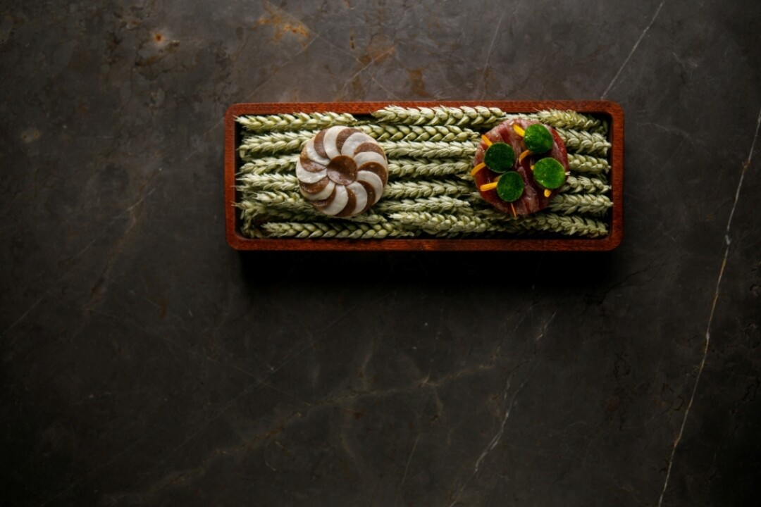 Трюфель с салом из гриба трубач и утка с сельдереем и грибами