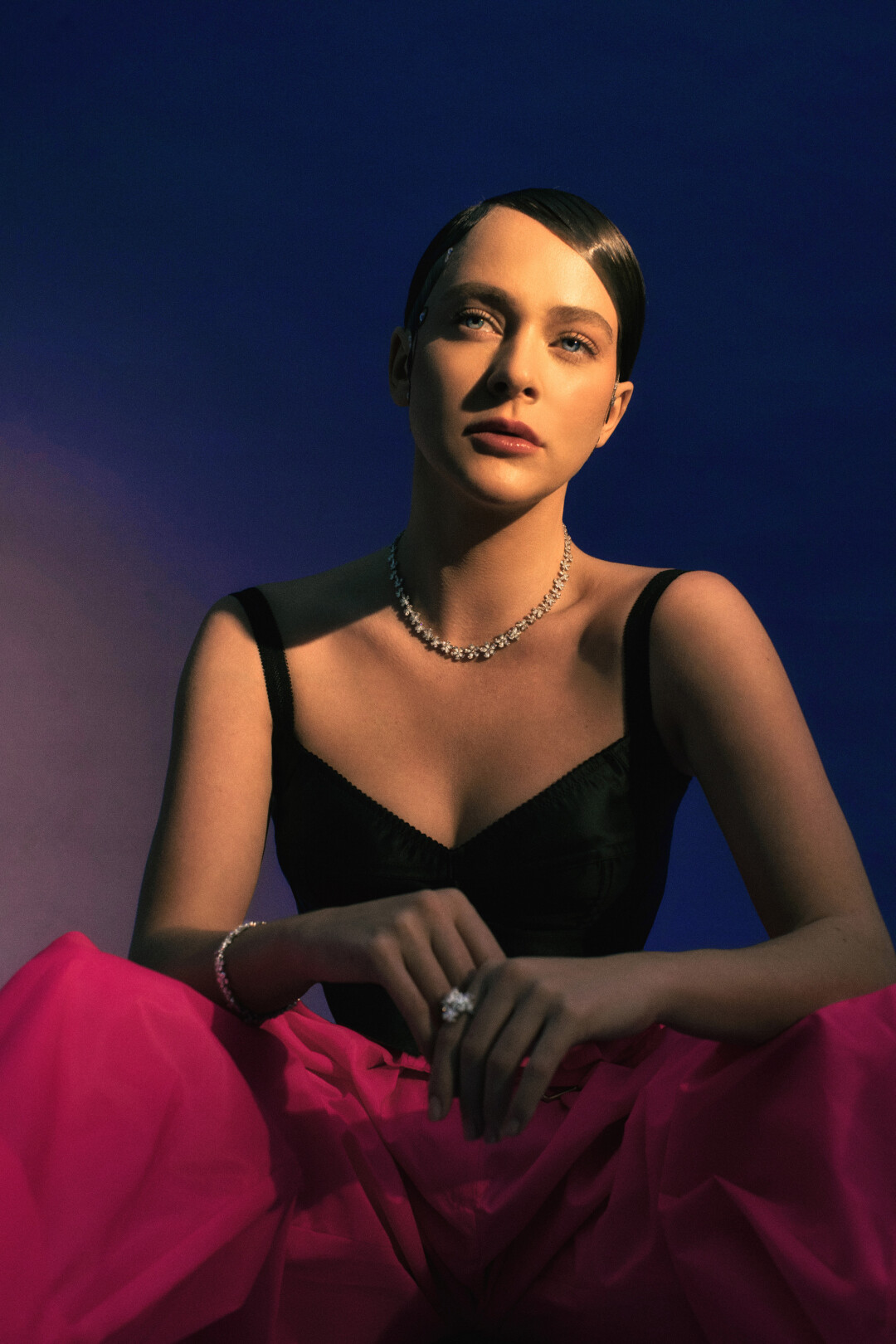 Колье, браслет и кольцо из коллекции Flower Mercury, топ Dolce & Gabbana, брюки Balmain (все — ДЛТ)