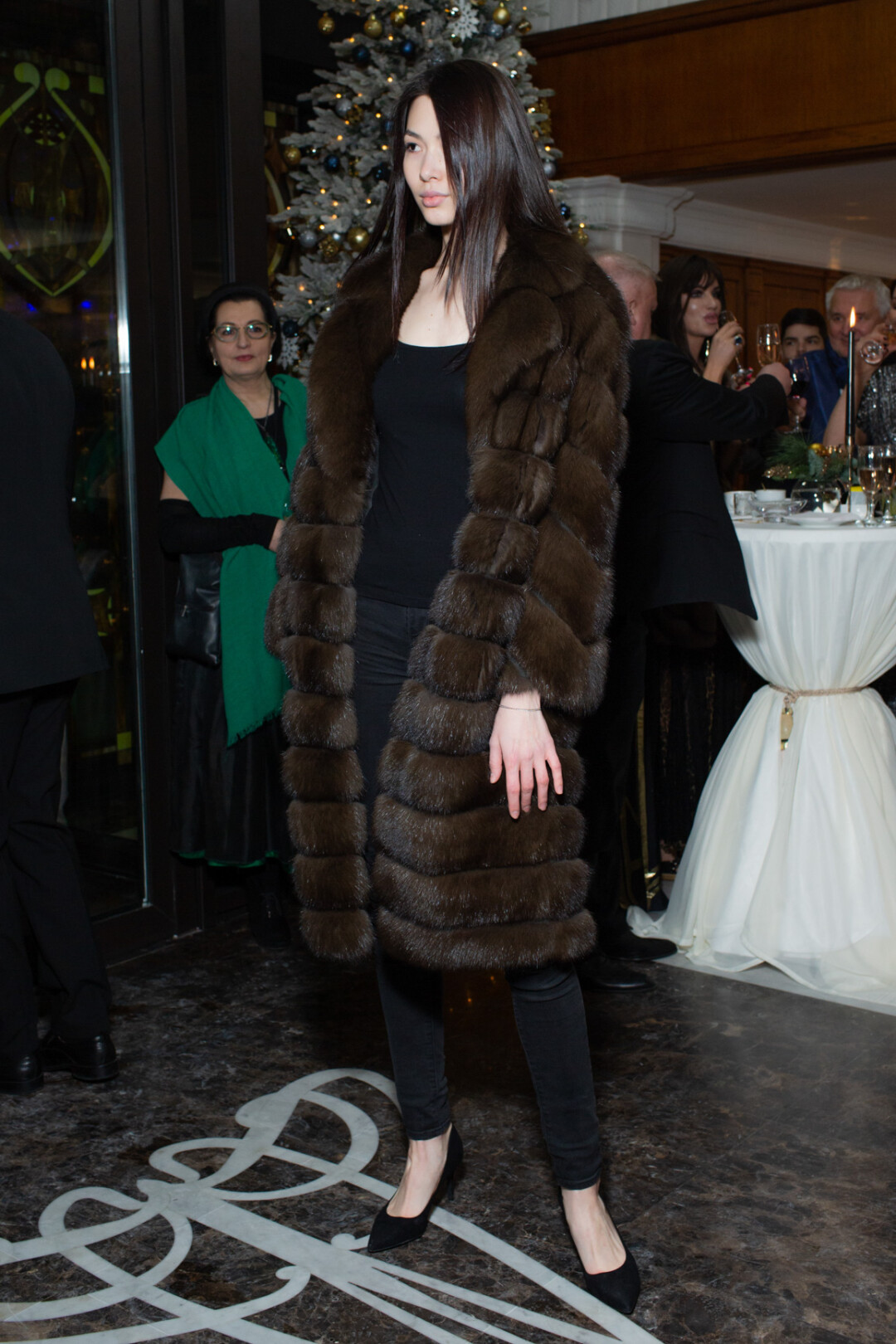 Показ изделий из меха от салона Sable Art