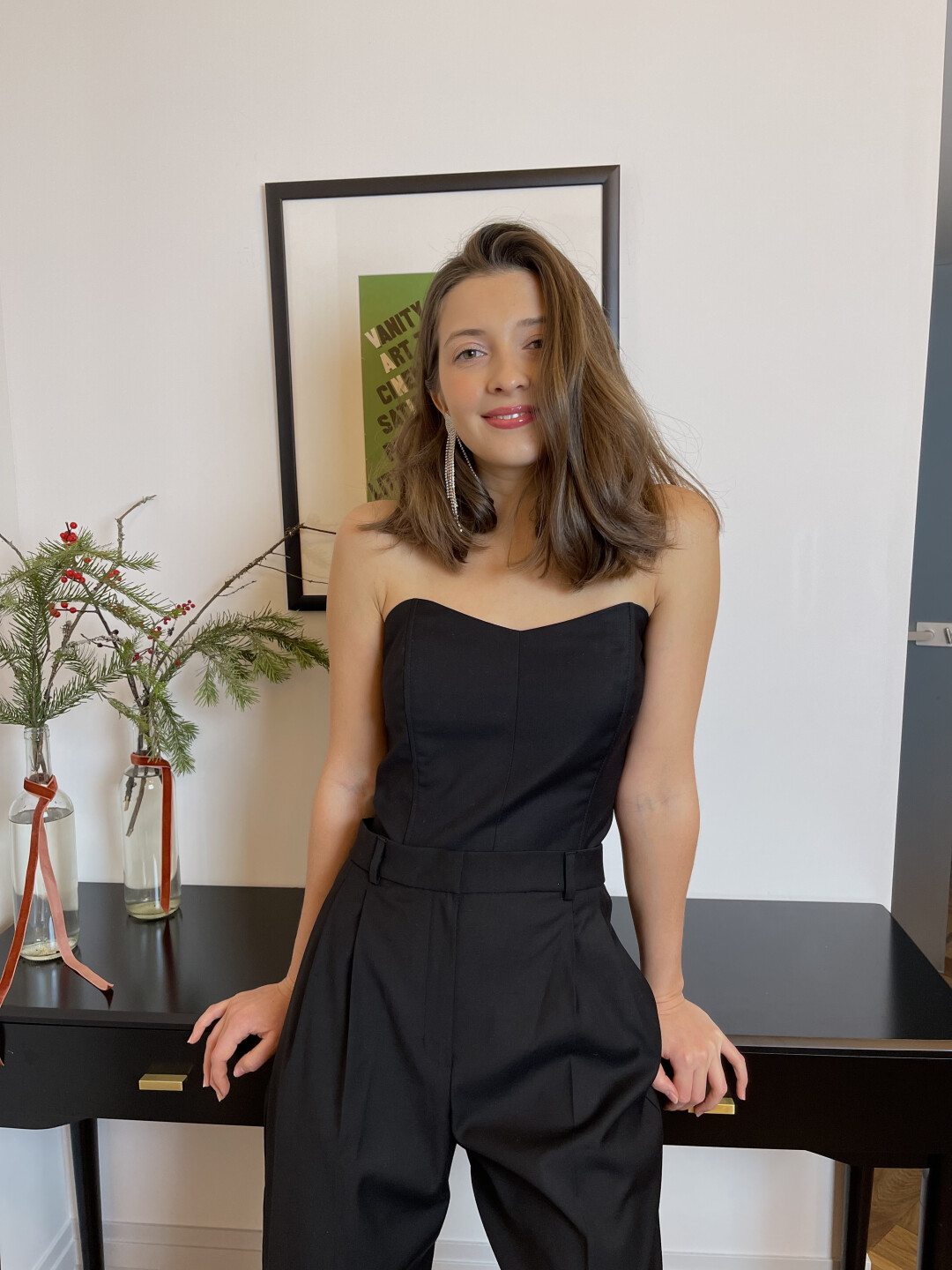 Корсетный топ, 4 600 ₽. Брюки палаццо, 6 590 ₽