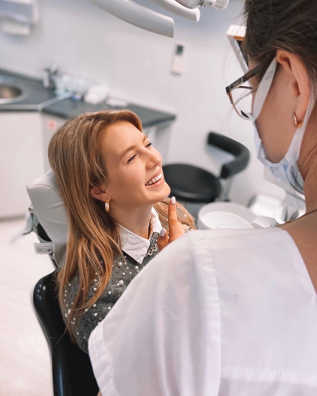 Профессиональная гигиена зубов Air Flow, от 4 725 ₽ до 8 500 ₽