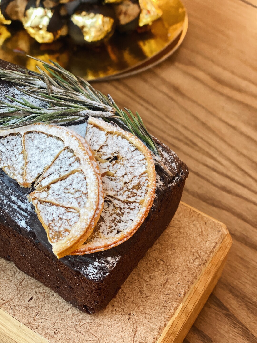 Шоколадный рождественский кекс с вишней и ромом