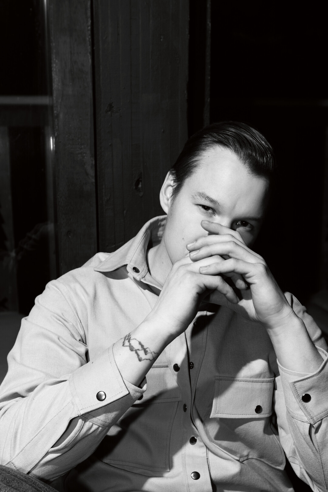 На Денисе: рубашка Youtan.Poluo («Истории»)