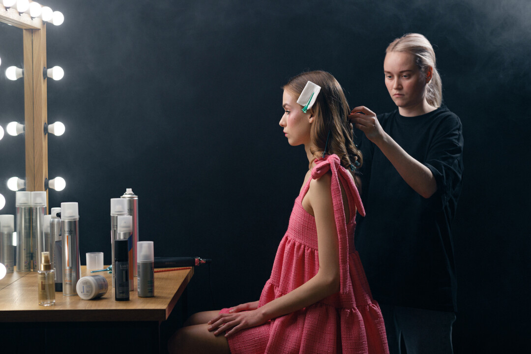 Яна Маслова работает над образом Колокольчика