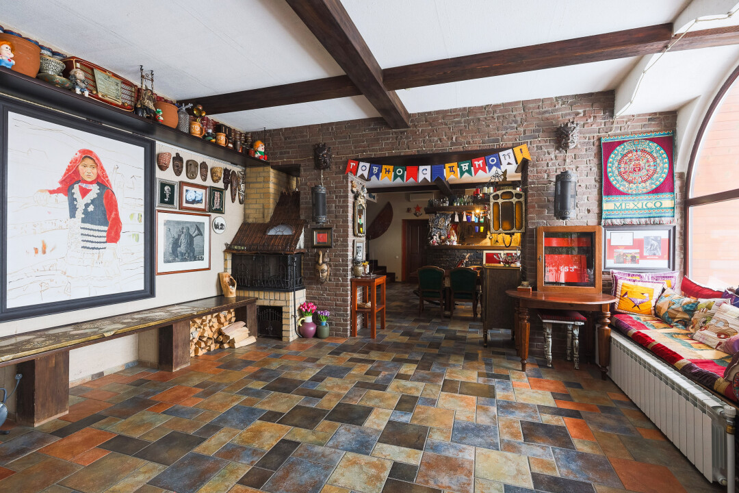 Слева на стене – незаконченная работа Рашита Нурмухаметова