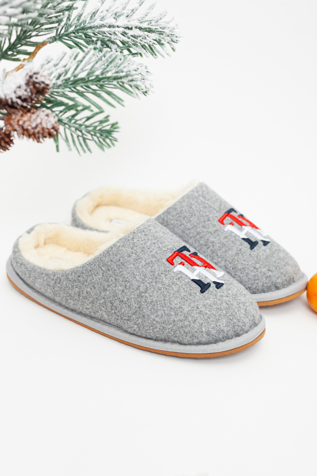 Женские тапочки Tommy Hilfiger, «Галерея», Лиговский пр., 30а, «Невский Центр», Невский пр., 114-116, 4 190 руб.