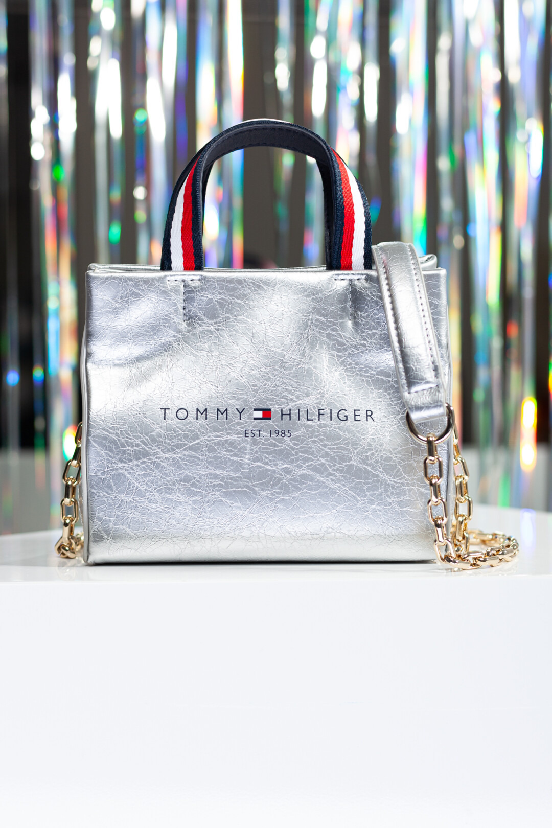 Сумка Tommy Hilfiger, «Галерея», Лиговский пр., 30а, «Невский Центр», Невский пр., 114-116, 9 790 руб.