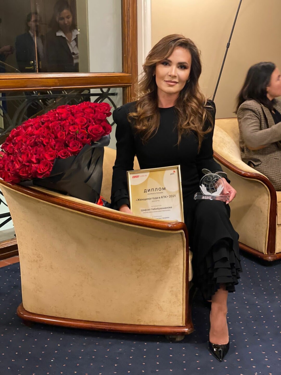 С дипломом за победу в российской премии «Женщина года в АПК» в номинации «Лидер в производстве и продажах»